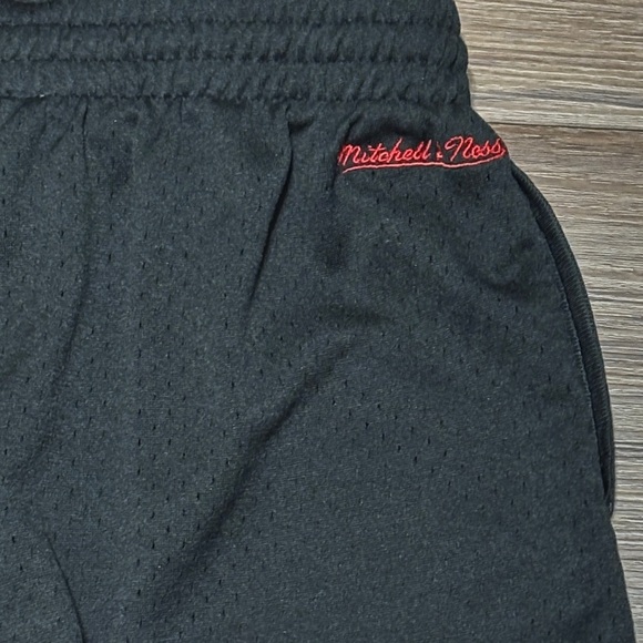 🔥🔥🔥Mitchell & Ness Men Chicago Bulls Retro Shorts – Size: Medium🔥🔥🔥 - Picture 5 of 9